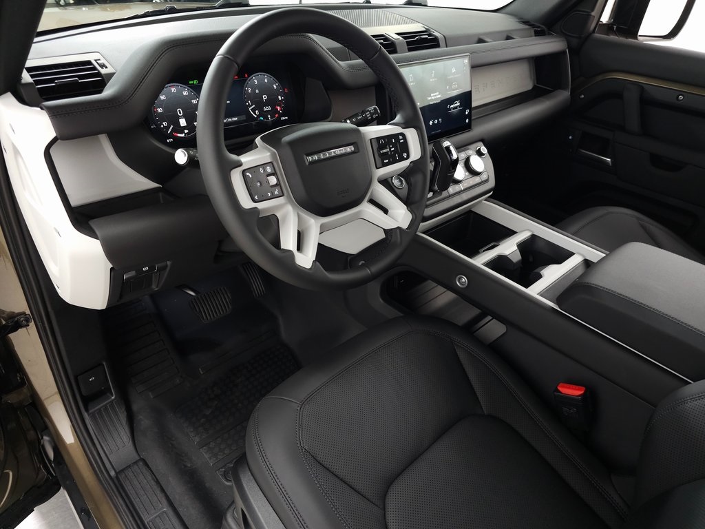 2025 LAND ROVER DEFENDER - Image 15