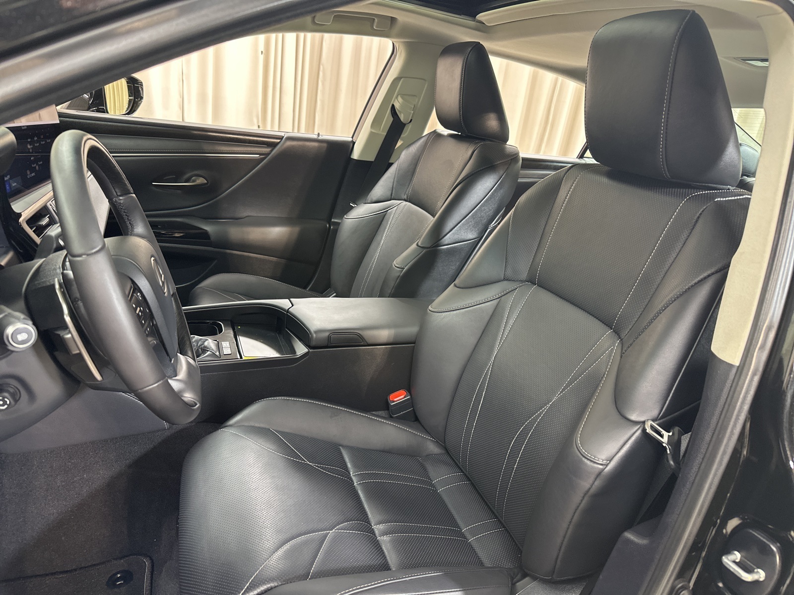 2024 Lexus ES 300h Luxury photo 4