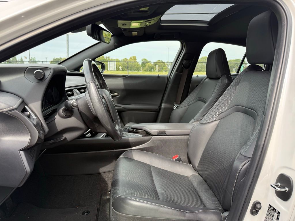 2021 Lexus UX 250h photo 9