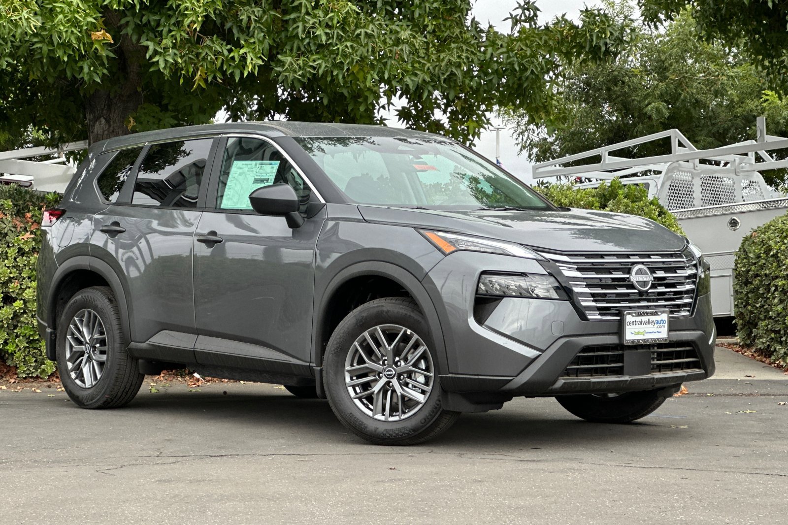 2026 Nissan Rogue S photo 2