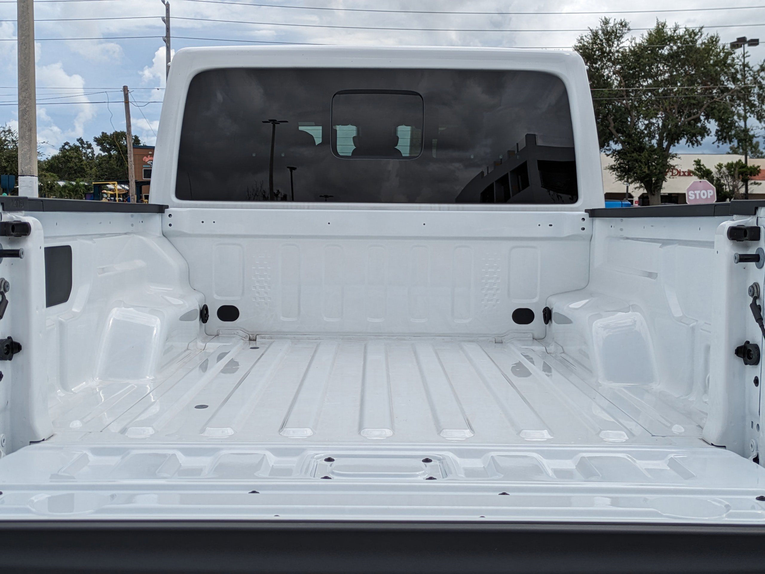 2025 Jeep Gladiator Sport photo 11