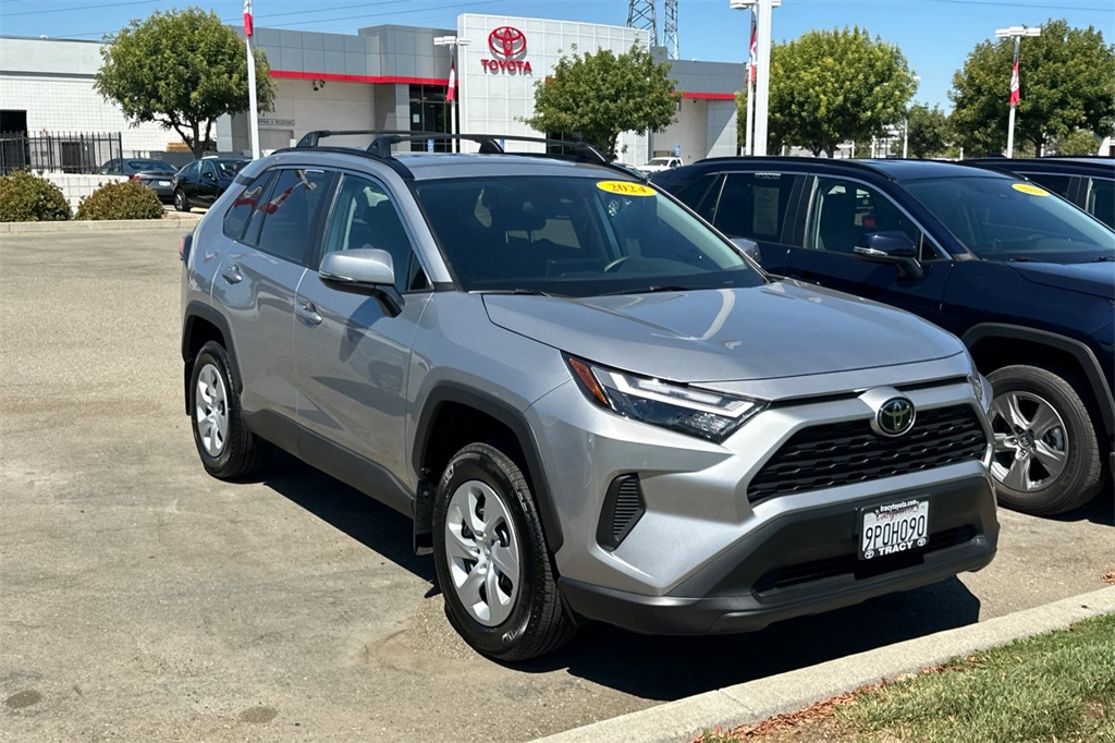 Used 2024 Toyota RAV4 XLE with VIN 2T3P1RFV7RC484696 for sale in Kansas City