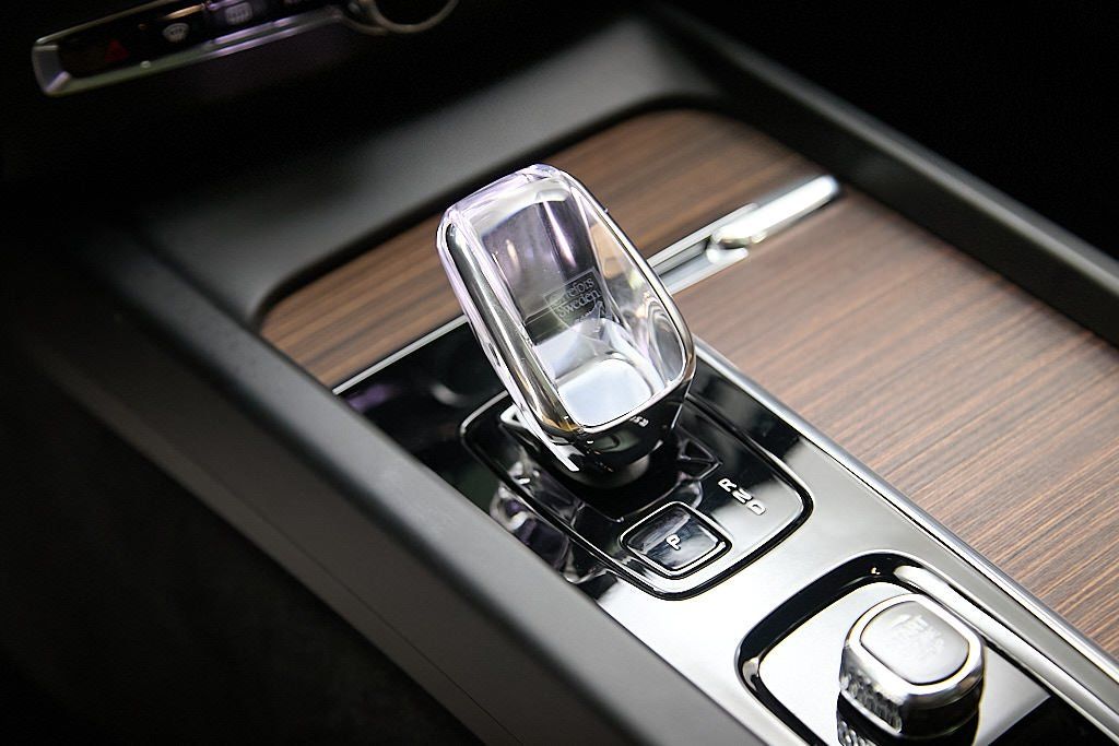 2023 VOLVO XC60 - Image 16