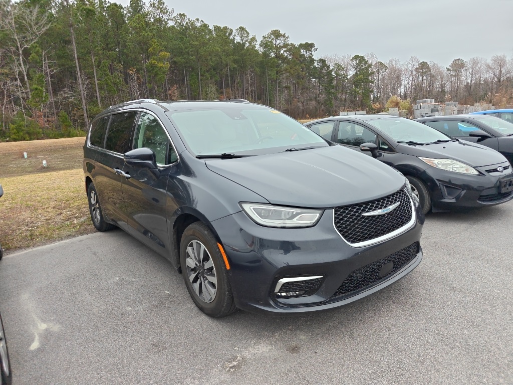 2021 Chrysler Pacifica Hybrid Touring L's photo