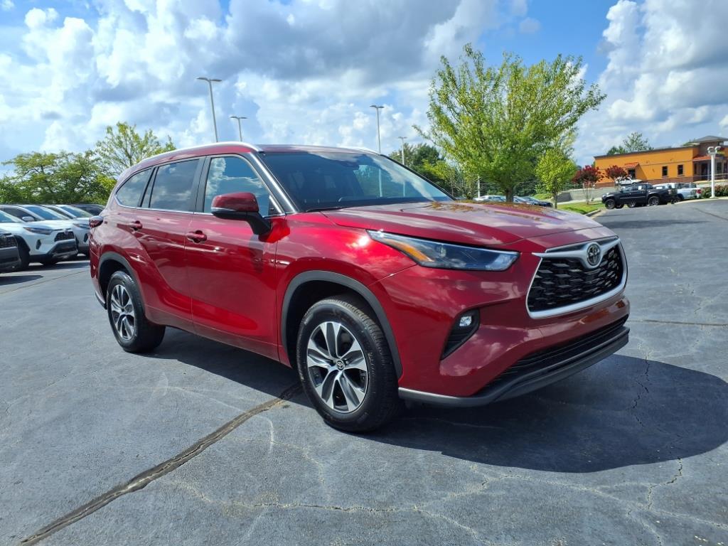 2024 Toyota Highlander XLE photo 9