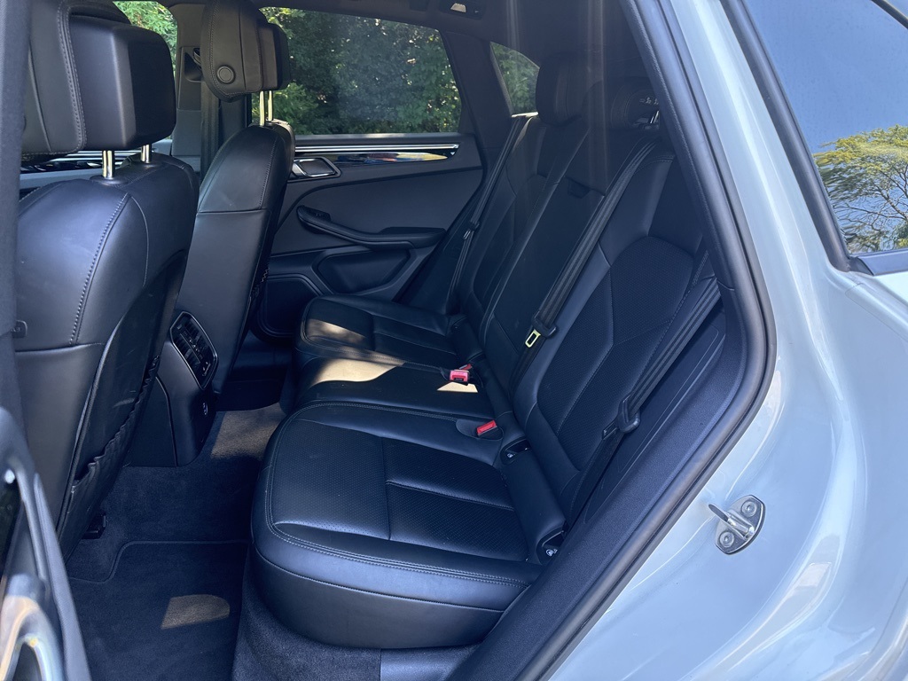 2023 Porsche Macan Base photo 12