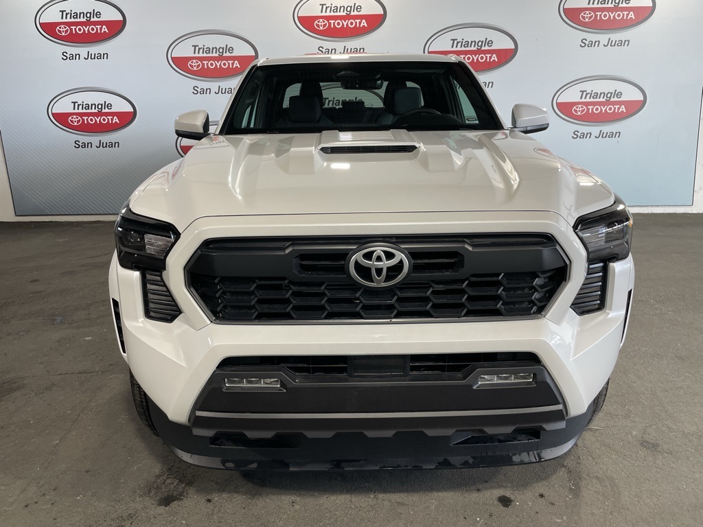 2025 Toyota Tacoma 4x4 photo 2