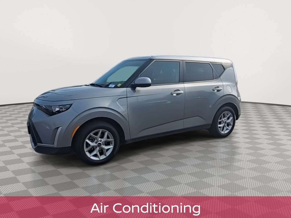 2023 Kia Soul LX photo 4