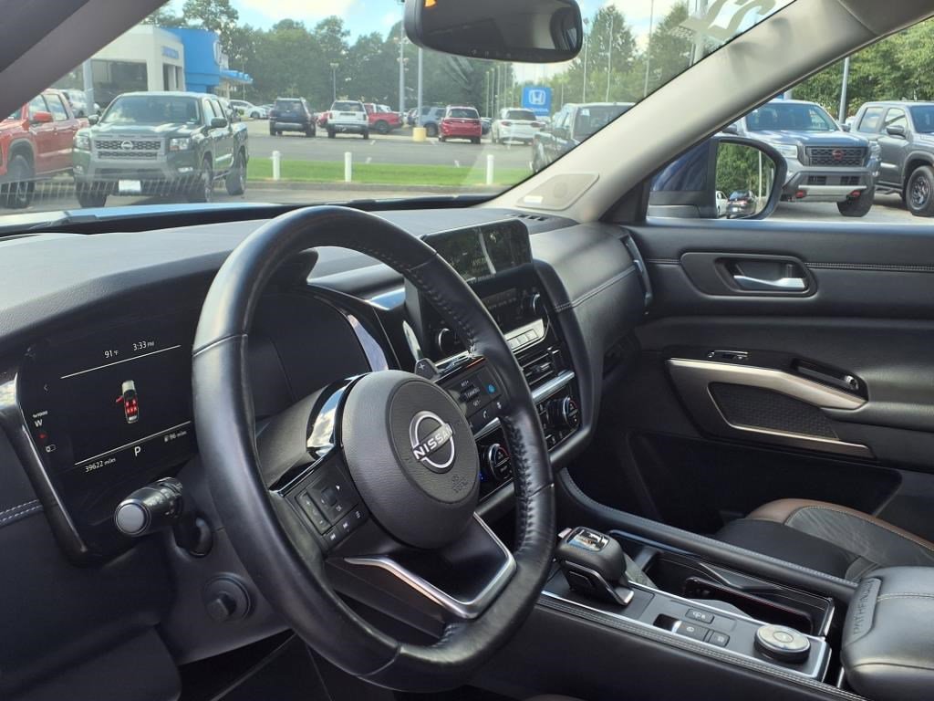 2022 Nissan Pathfinder Platinum photo 15