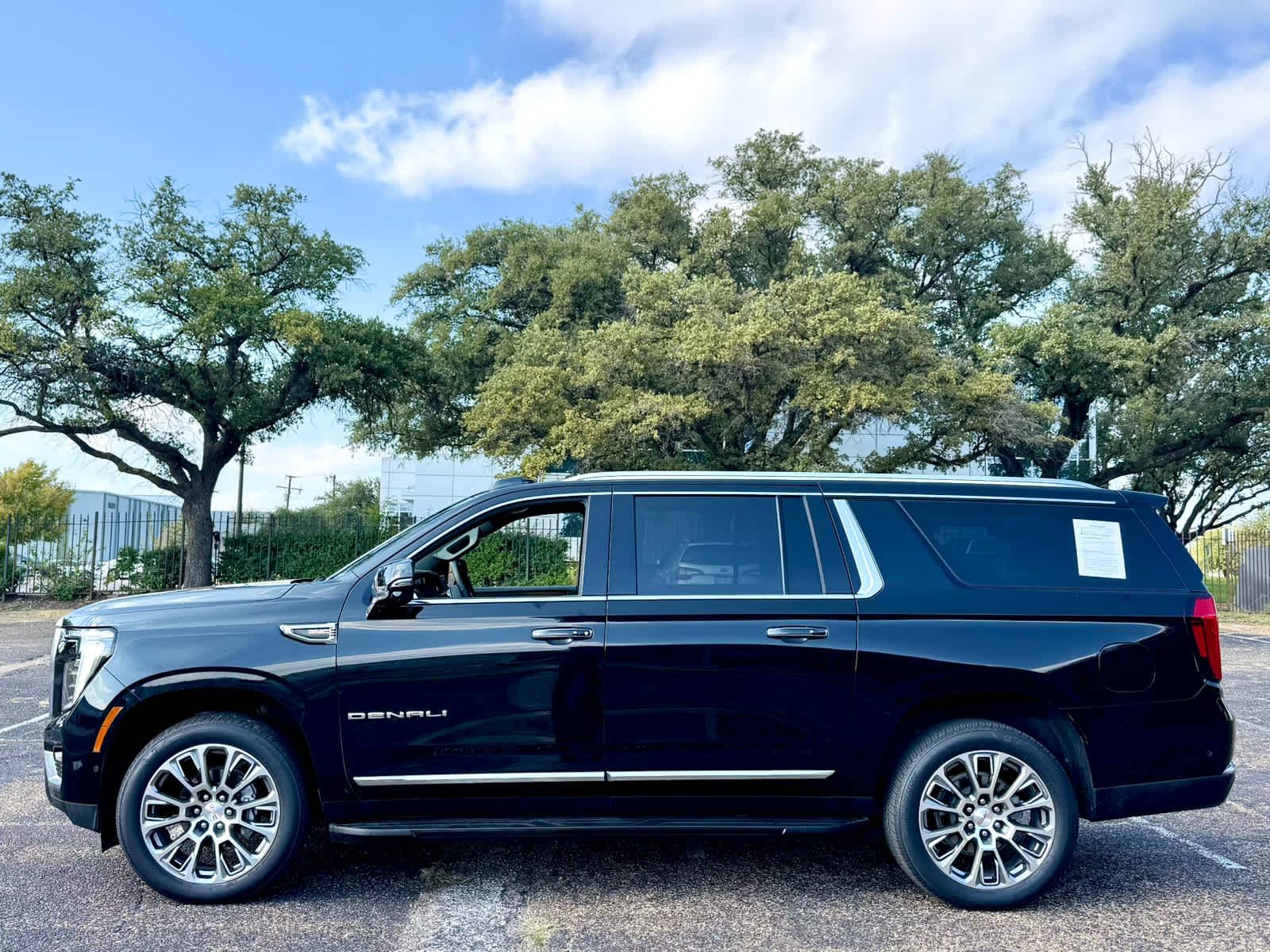 2025 Gmc Yukon XL Denali photo 2
