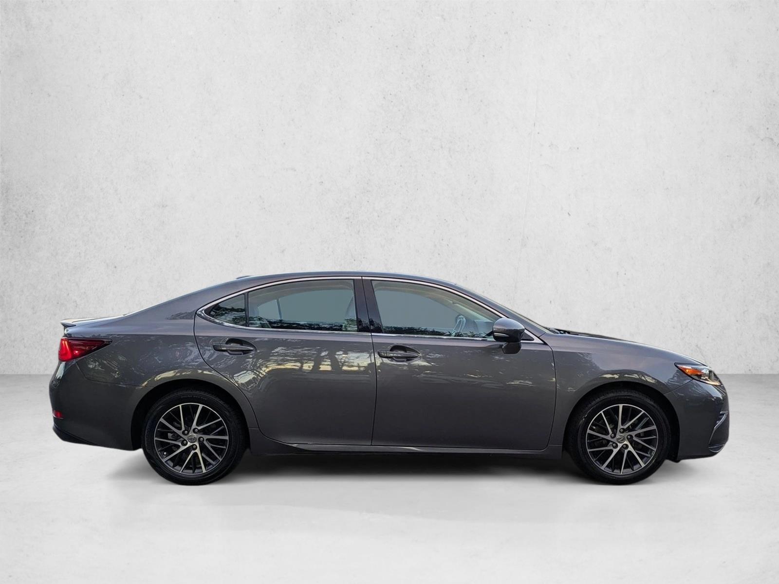 2017 Lexus ES 350 photo 4