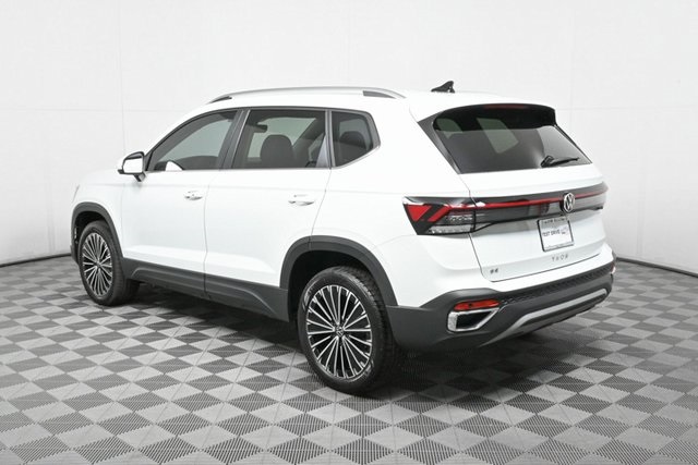 2025 Volkswagen Taos SE photo 2