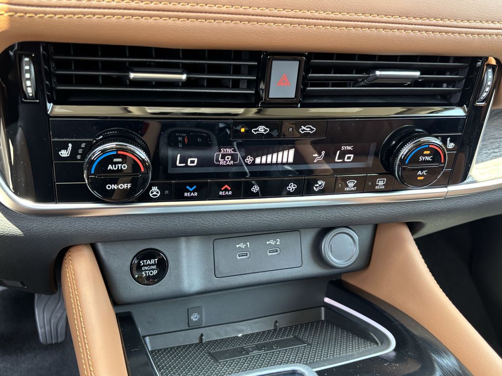 2025 Nissan Rogue Platinum photo 11