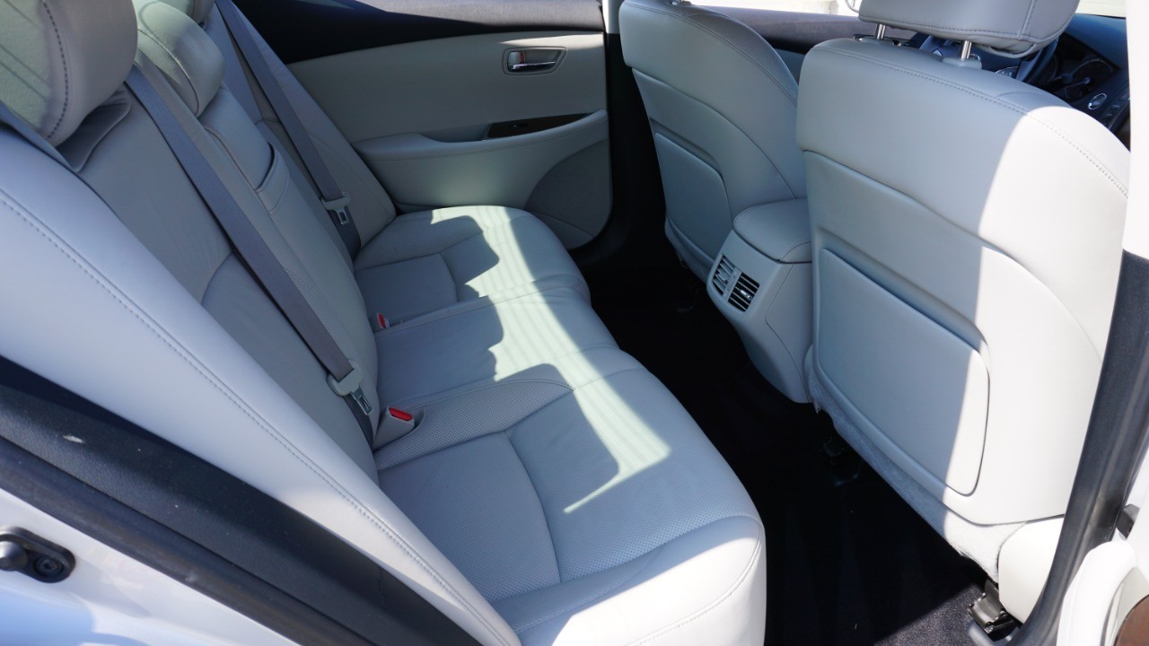 2010 Lexus ES 350 photo 31