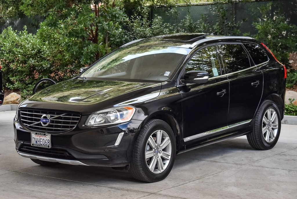 2016 Volvo XC60 T6 Drive-E photo 3