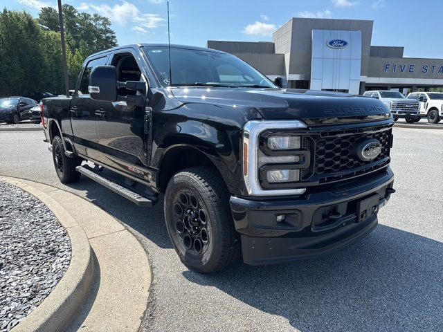 2025 Ford F-350 photo 3