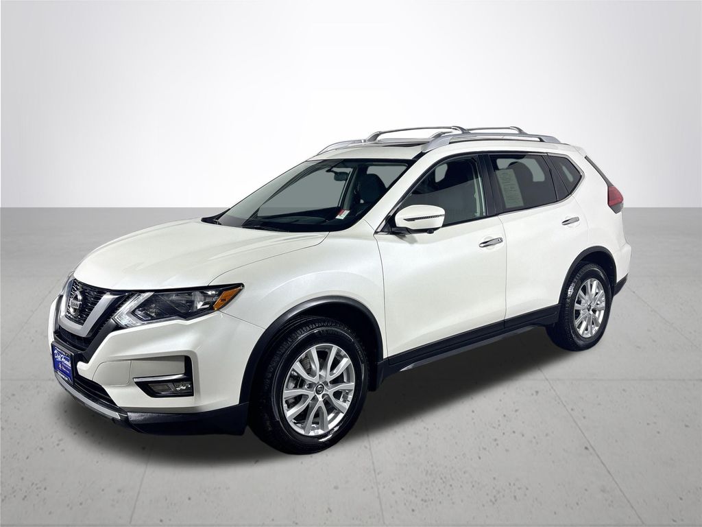 2017 Nissan Rogue SV photo 2
