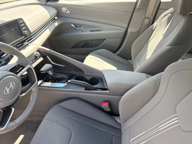 2025 Hyundai Elantra SEL Sport photo 18