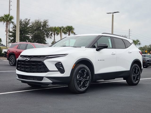 2025 Chevrolet Blazer 2LT photo 2