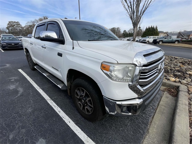 2017 Toyota Tundra SR5's photo