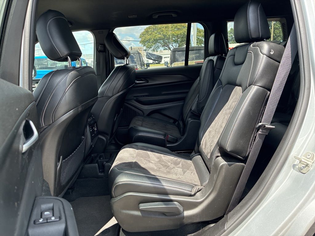 2023 Jeep Grand Cherokee Altitude photo 15