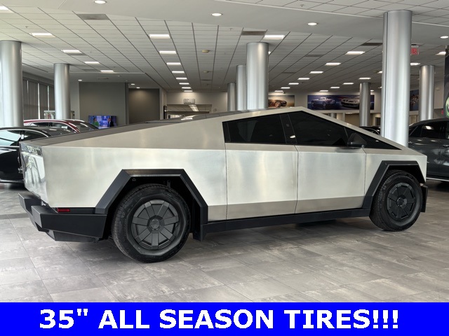 2024 Tesla Cybertruck photo 3