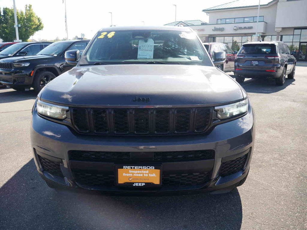 2024 Jeep Grand Cherokee Altitude photo 2