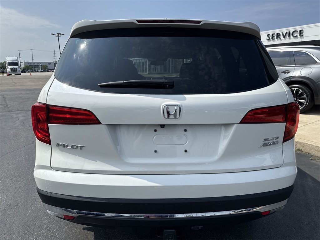 2016 Honda Pilot Elite photo 2