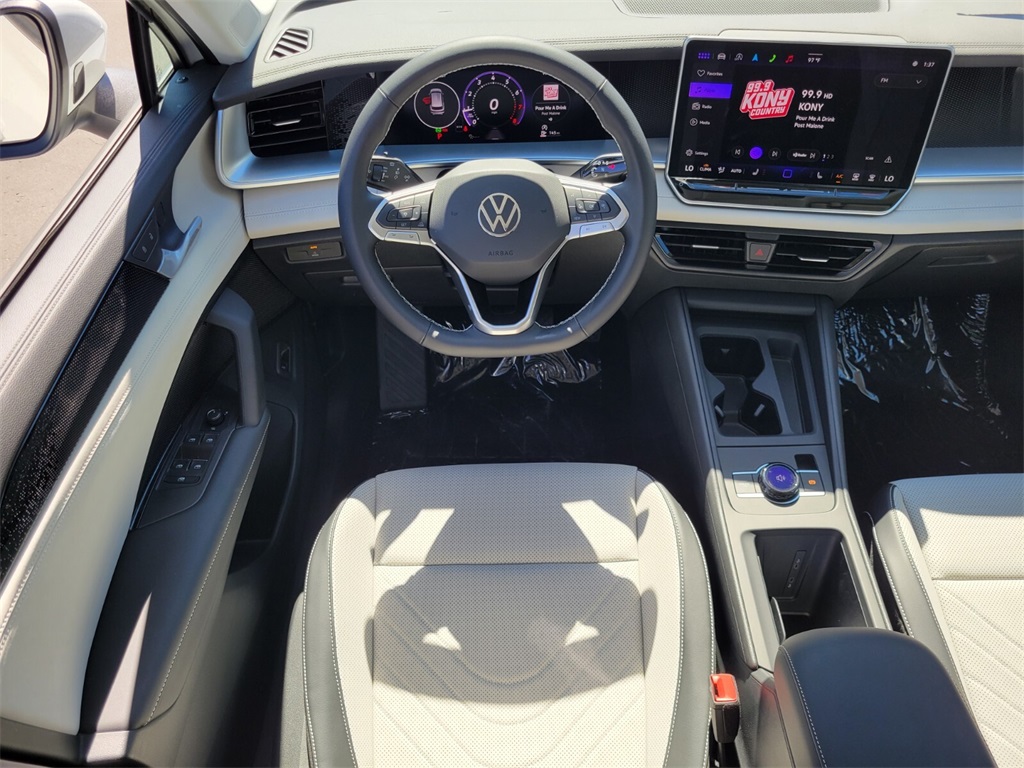 2025 Volkswagen Tiguan SE photo 8
