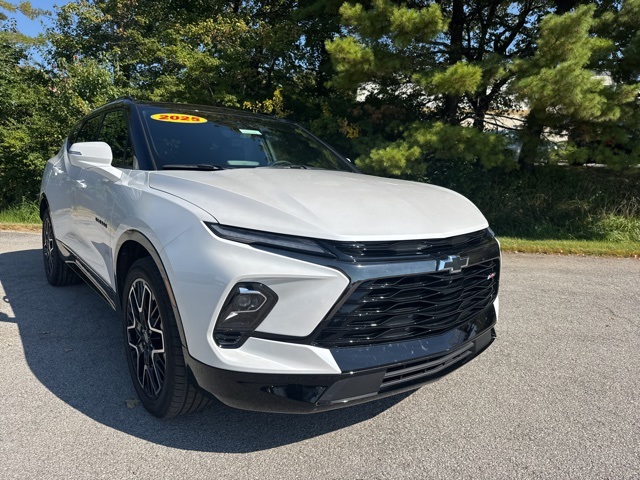2025 Chevrolet Blazer RS photo 3