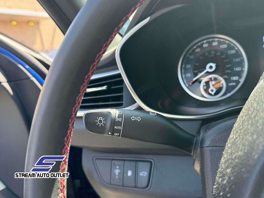 2023 Genesis G70 2.0T photo 22