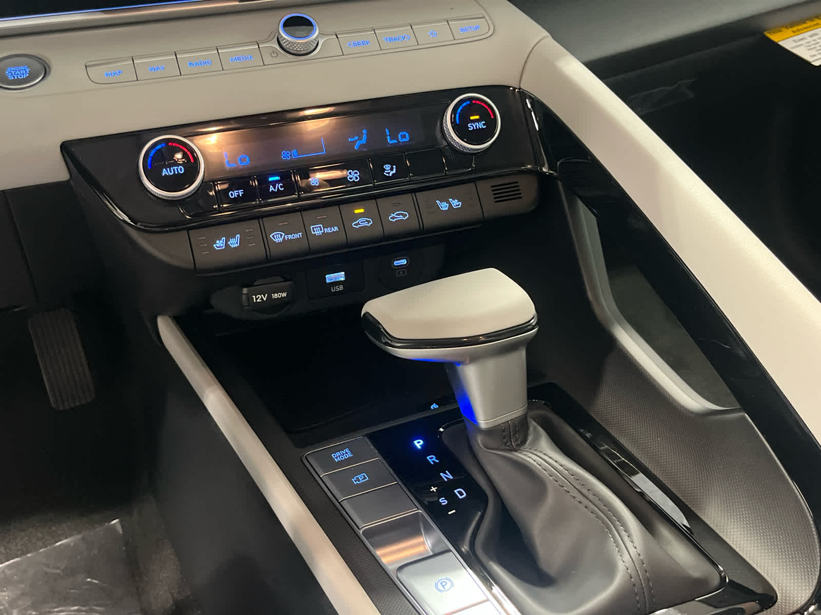 2025 Hyundai Elantra Hybrid Limited photo 35