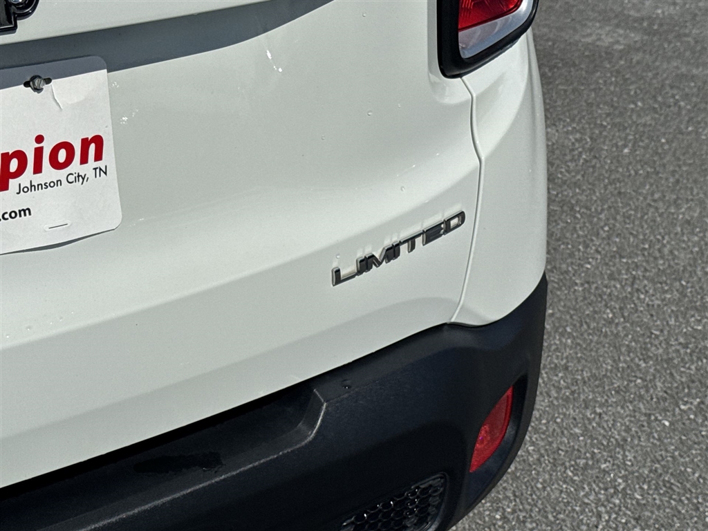 2016 Jeep Renegade Limited photo 28