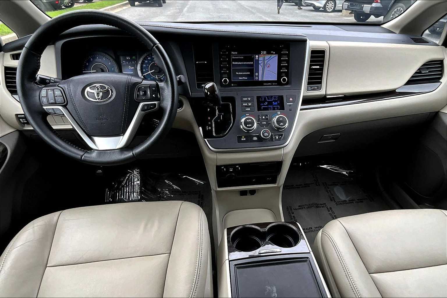 2020 Toyota Sienna XLE Premium photo 14