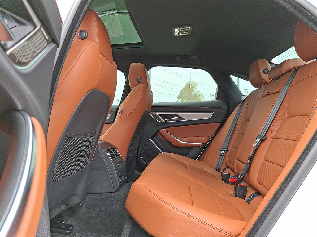 2024 Jaguar XF R-Dynamic SE photo 10