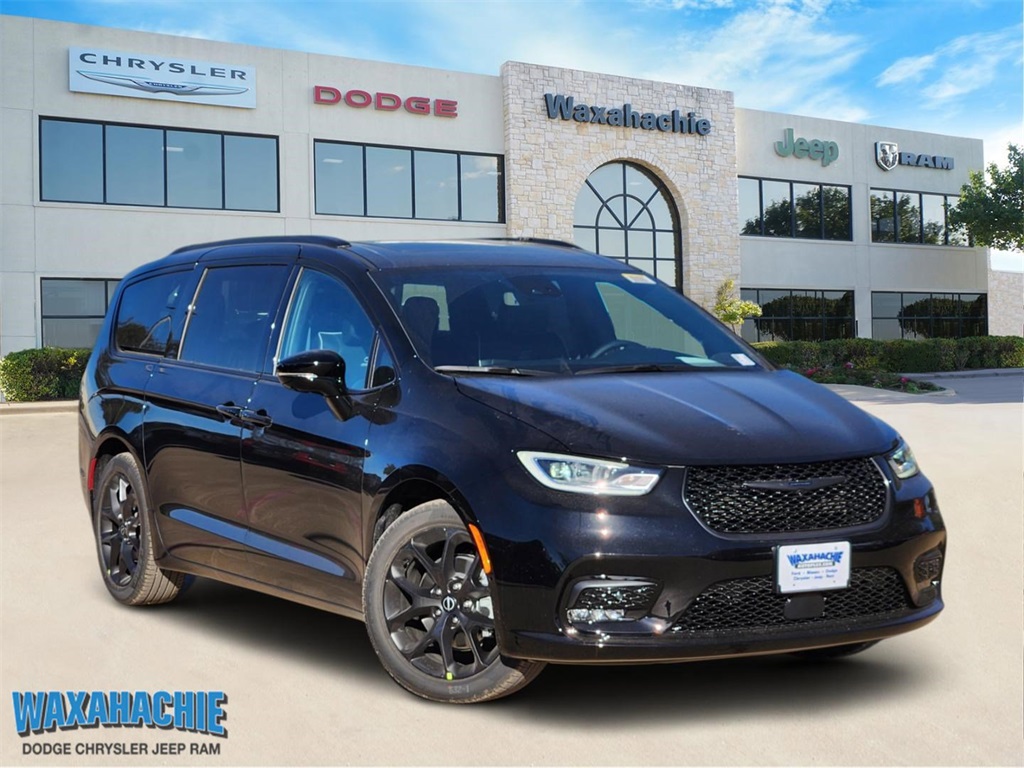 2026 Chrysler Pacifica Limited's photo