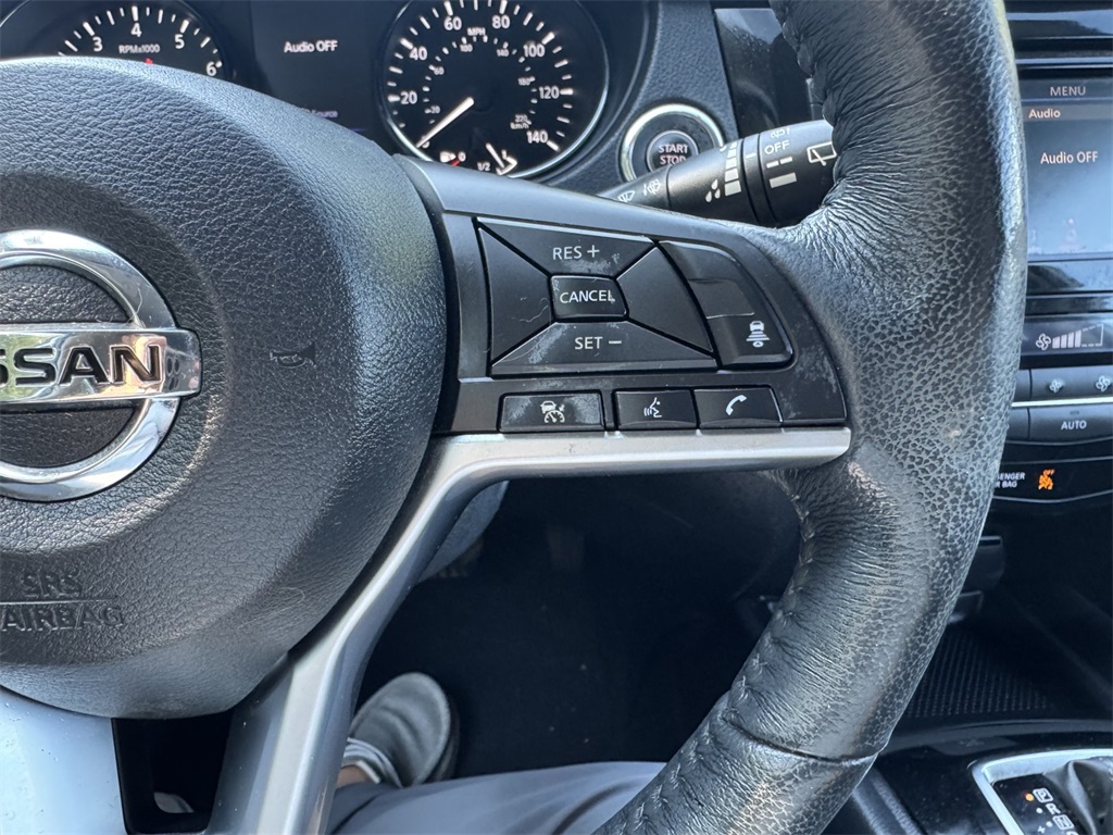 2018 Nissan Rogue SV photo 22