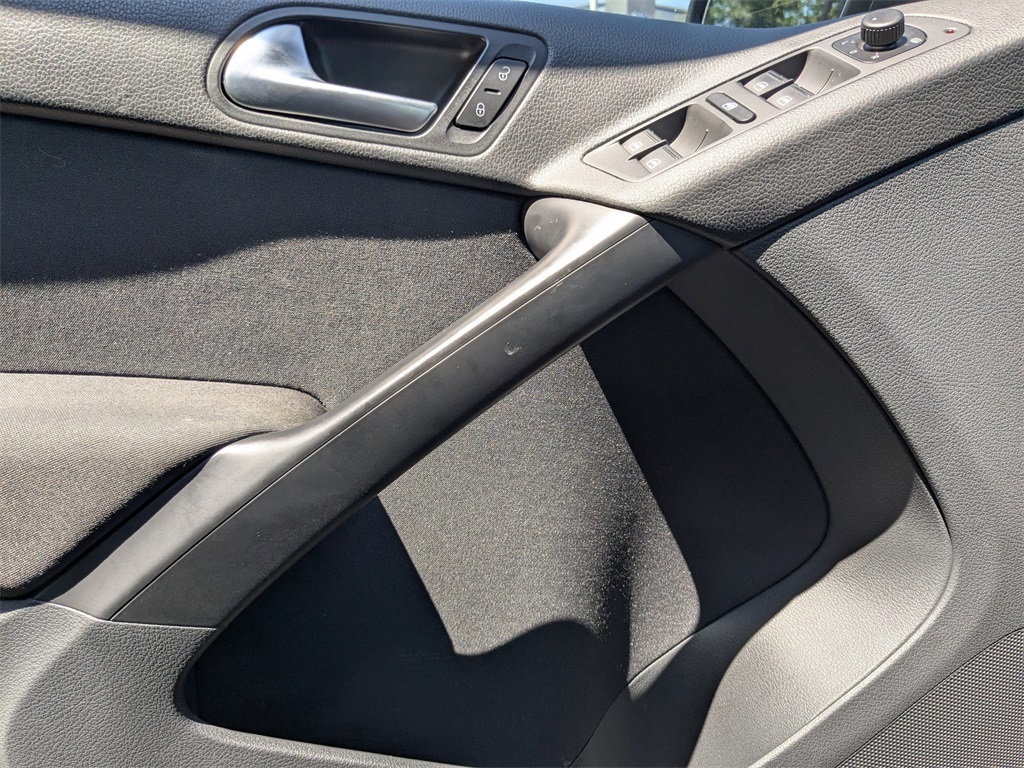 2014 Volkswagen Tiguan photo 24