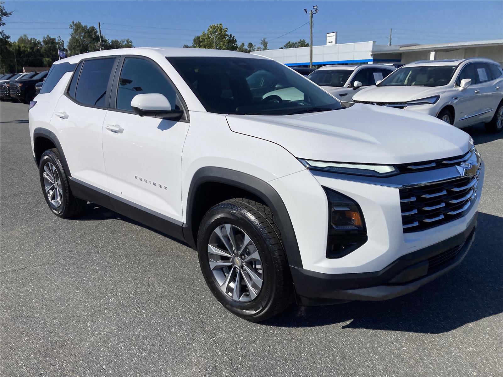 2026 Chevrolet Equinox LT photo 2
