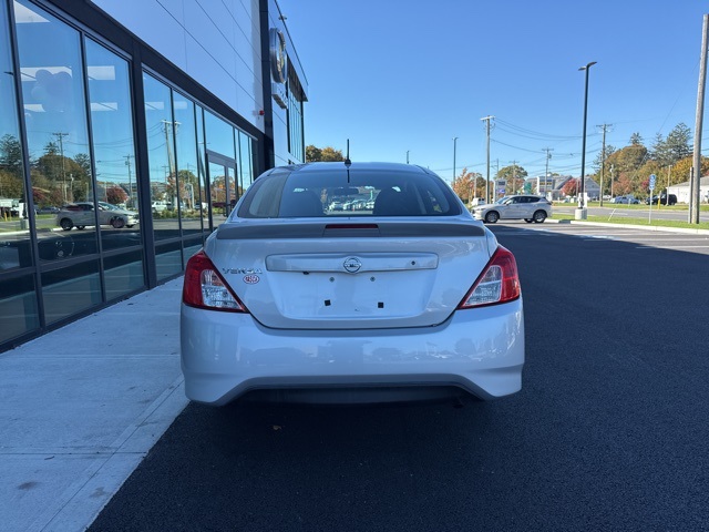 2019 Nissan Versa 1.6 Plus photo 3
