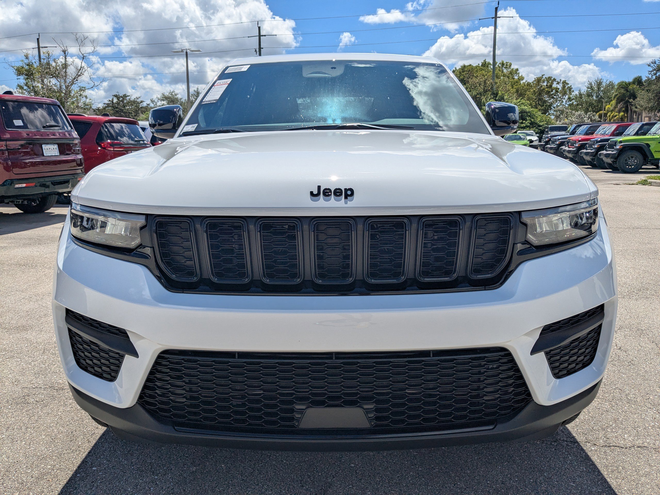 2025 Jeep Grand Cherokee Laredo Altitude photo 3