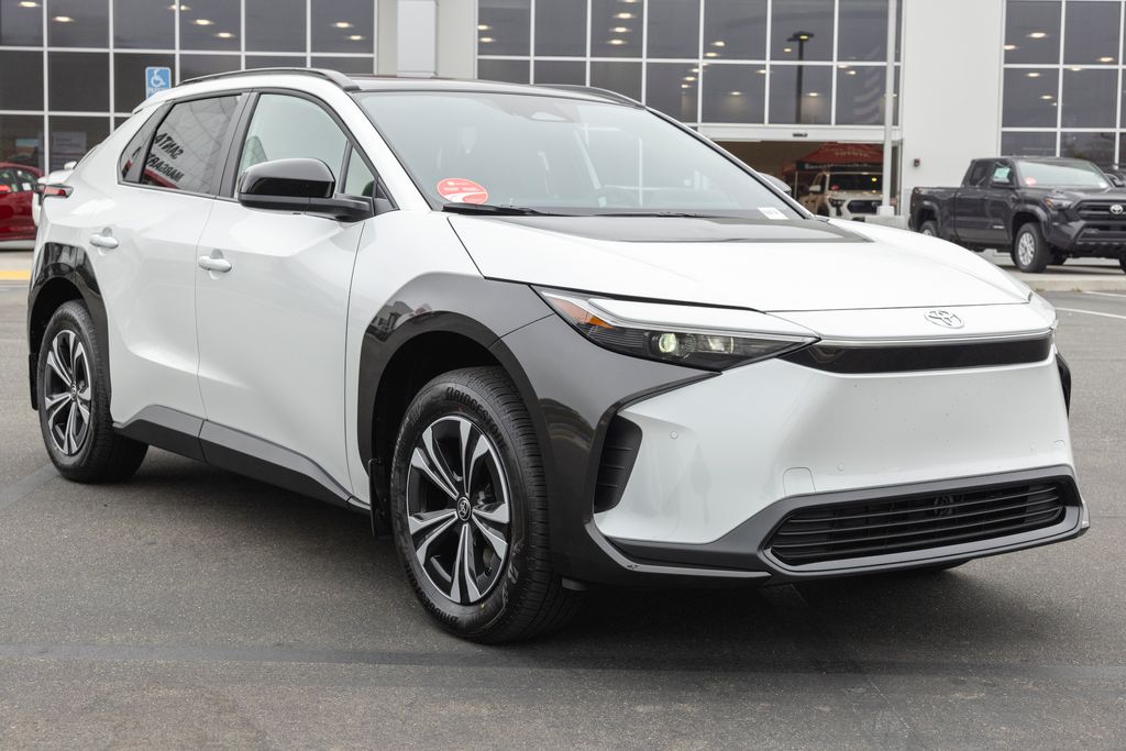 2025 Toyota bZ4X XLE photo 4