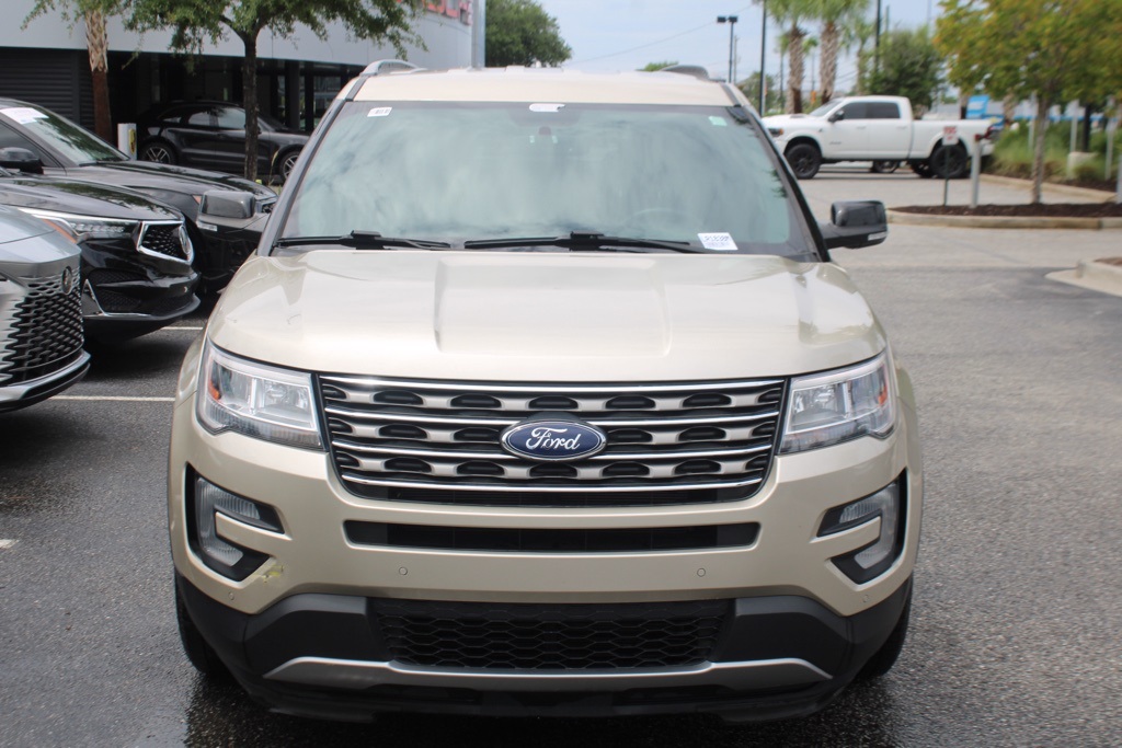2017 Ford Explorer XLT photo 2