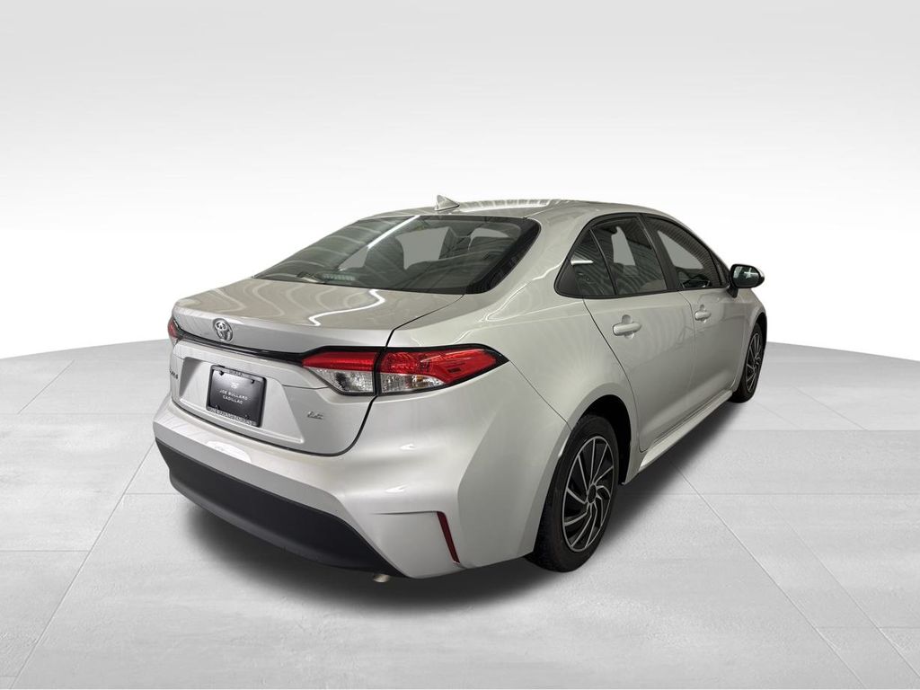 2024 Toyota Corolla LE photo 2