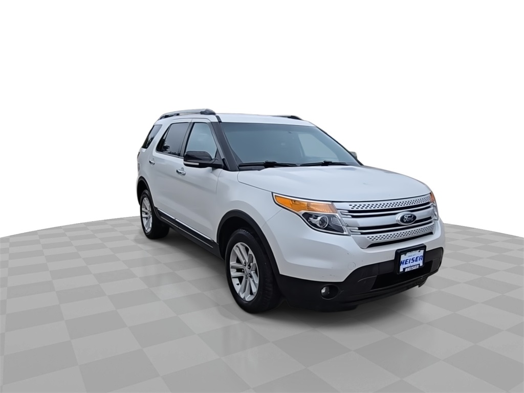 2015 Ford Explorer XLT photo 2