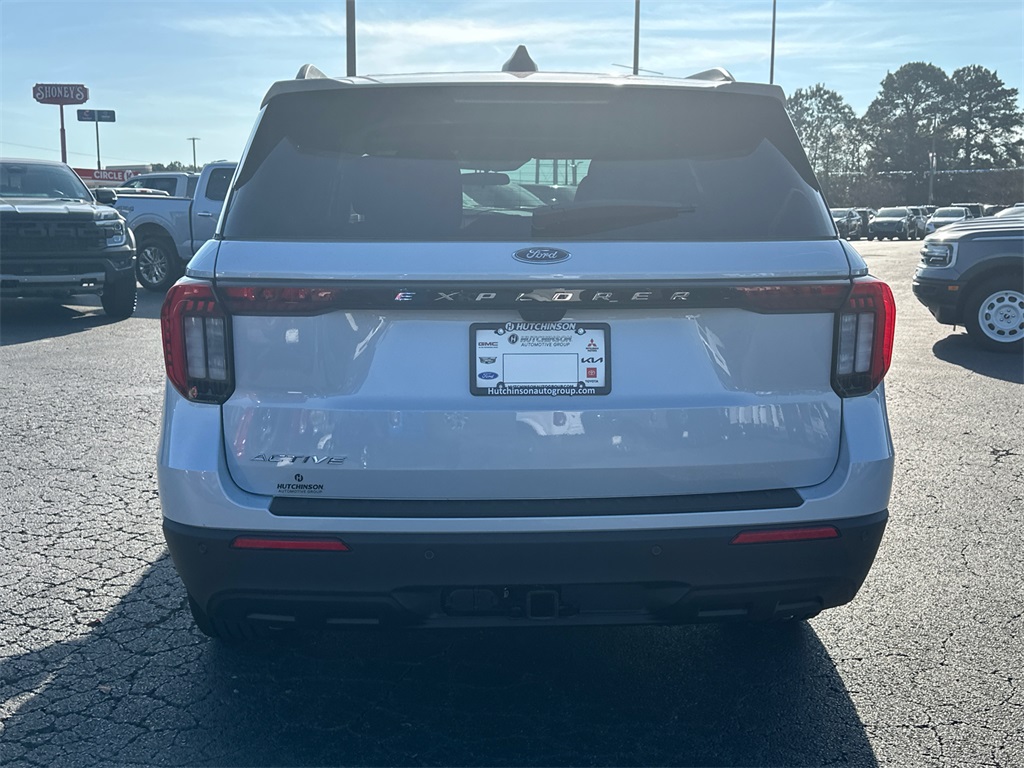 2026 Ford Explorer photo 3