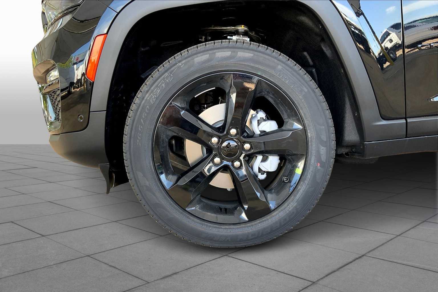 2025 Jeep Grand Cherokee Limited photo 11