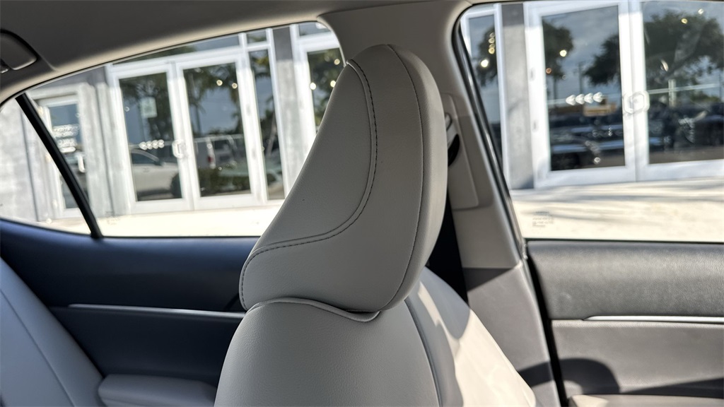 2023 Toyota Camry SE photo 19