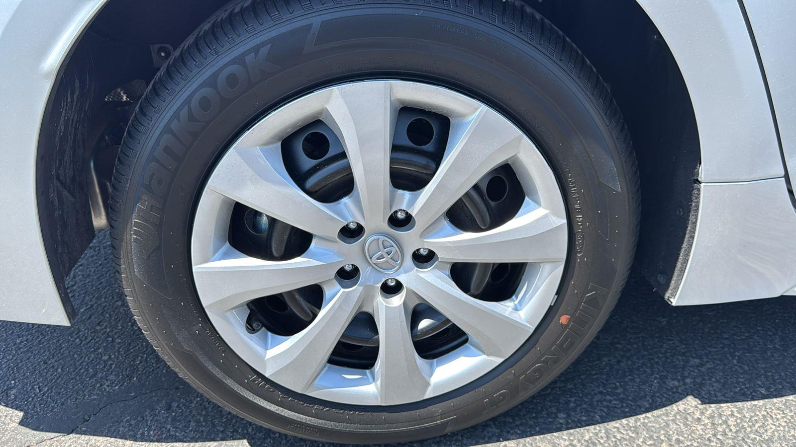 2025 Toyota Corolla LE photo 9