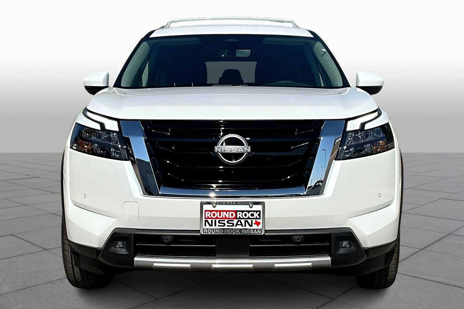 2025 Nissan Pathfinder SL photo 3